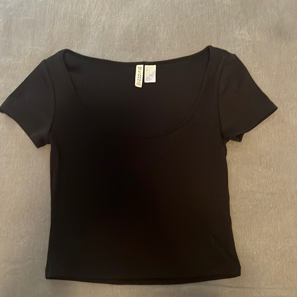 H&M black tee
